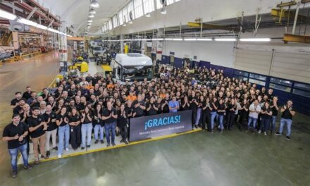 Mercedes-Benz inicia transferência da produção para nova fábrica de Zárate