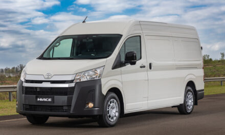 Com a versão furgão, Toyota amplia linha Hiace no Brasil