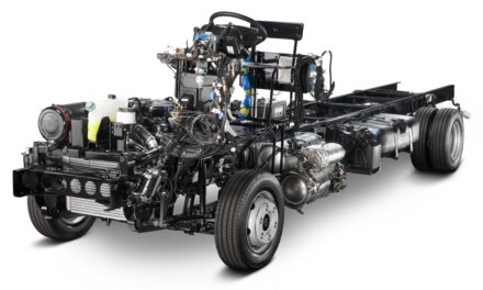 Sest Senat recebe chassi Mercedes-Benz para cursos de qualificação