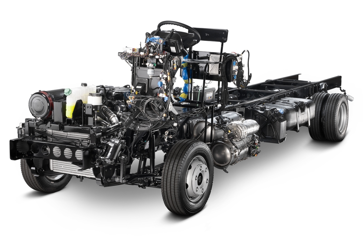 Sest Senat recebe chassi Mercedes-Benz para cursos de qualificação