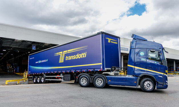 Transdotti adota caminhões Volvo B100 na logística de peças para a fábrica da marca