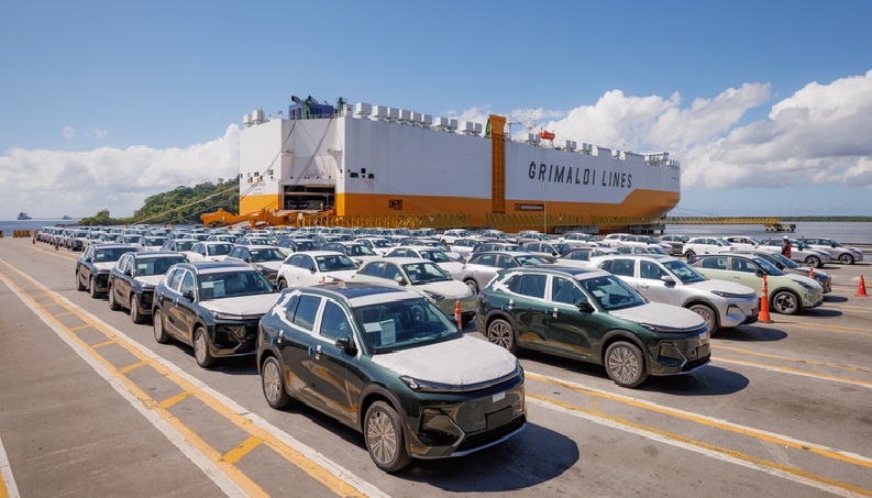 Geely EX5 EM-i desembarca em Paranaguá