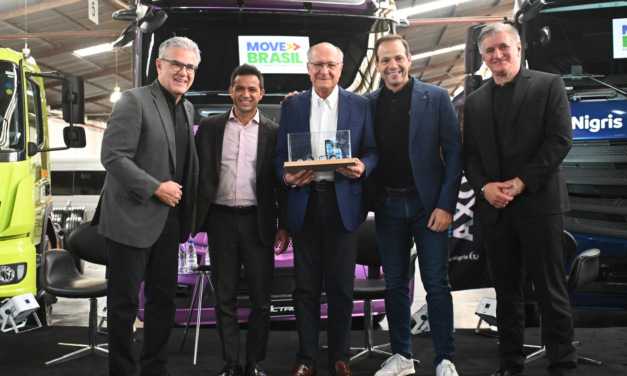 Mercedes-Benz já conta 400 caminhões negociados via Move Brasil
