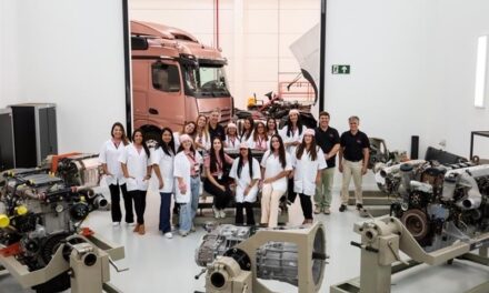 Mercedes-Benz cria curso exclusivo para vendedoras de caminhões de rede