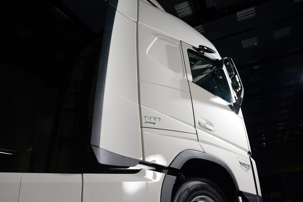 Volvo refina a aerodinâmica da linha de caminhões FH