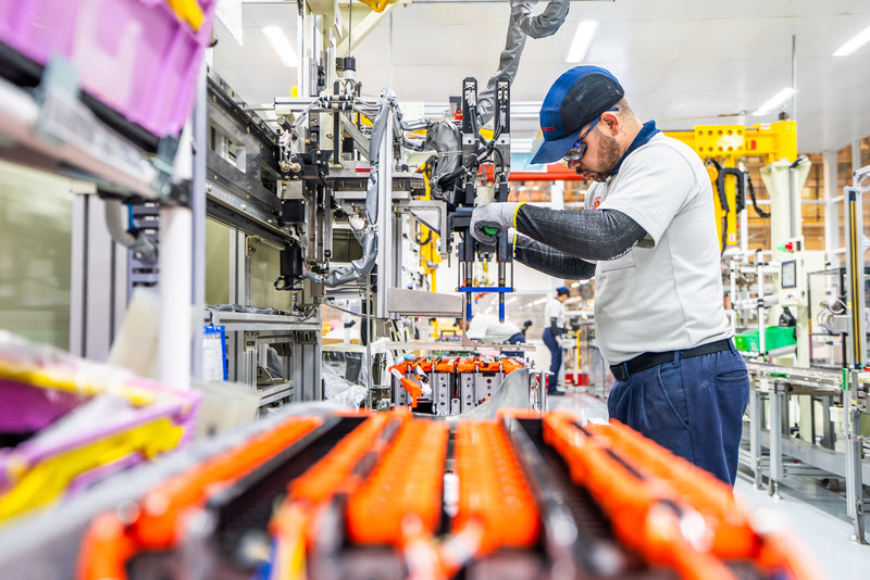 Toyota nacionaliza montagem de baterias para Yaris Cross