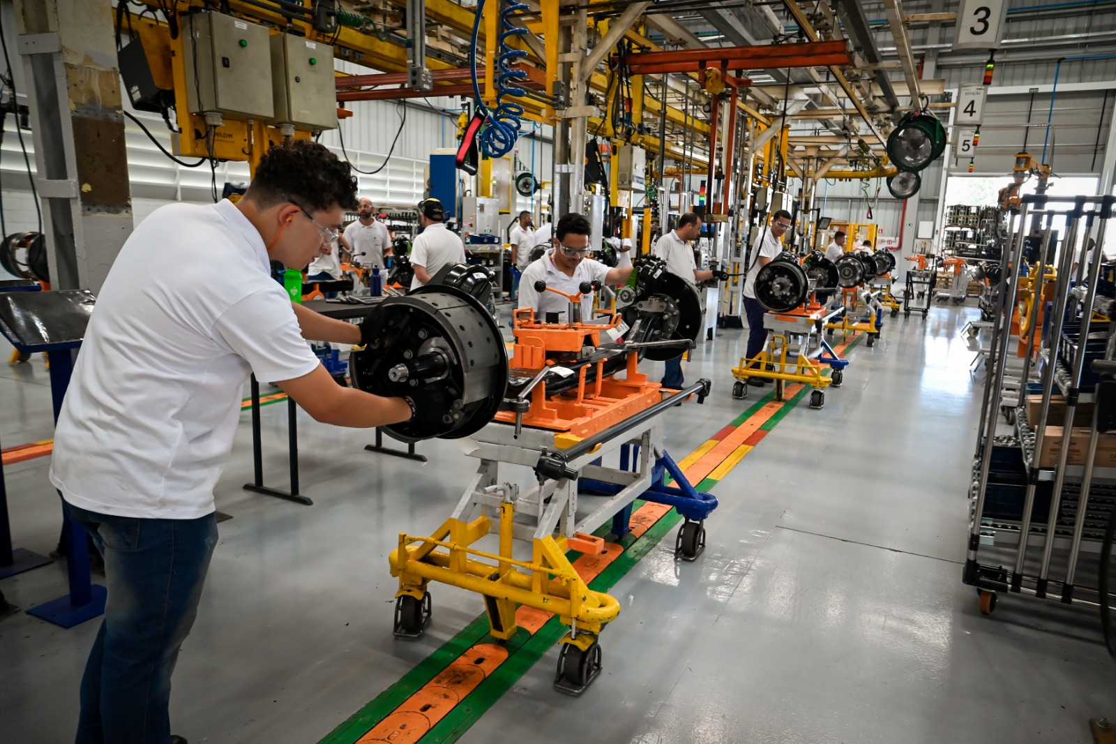 Suspensys inaugura fábrica de eixos dedicada à Mercedes-Benz