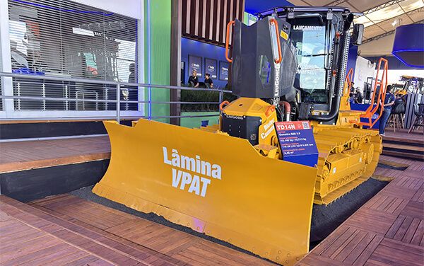 Motor Cummins equipa novo trator de esteira da LiuGong