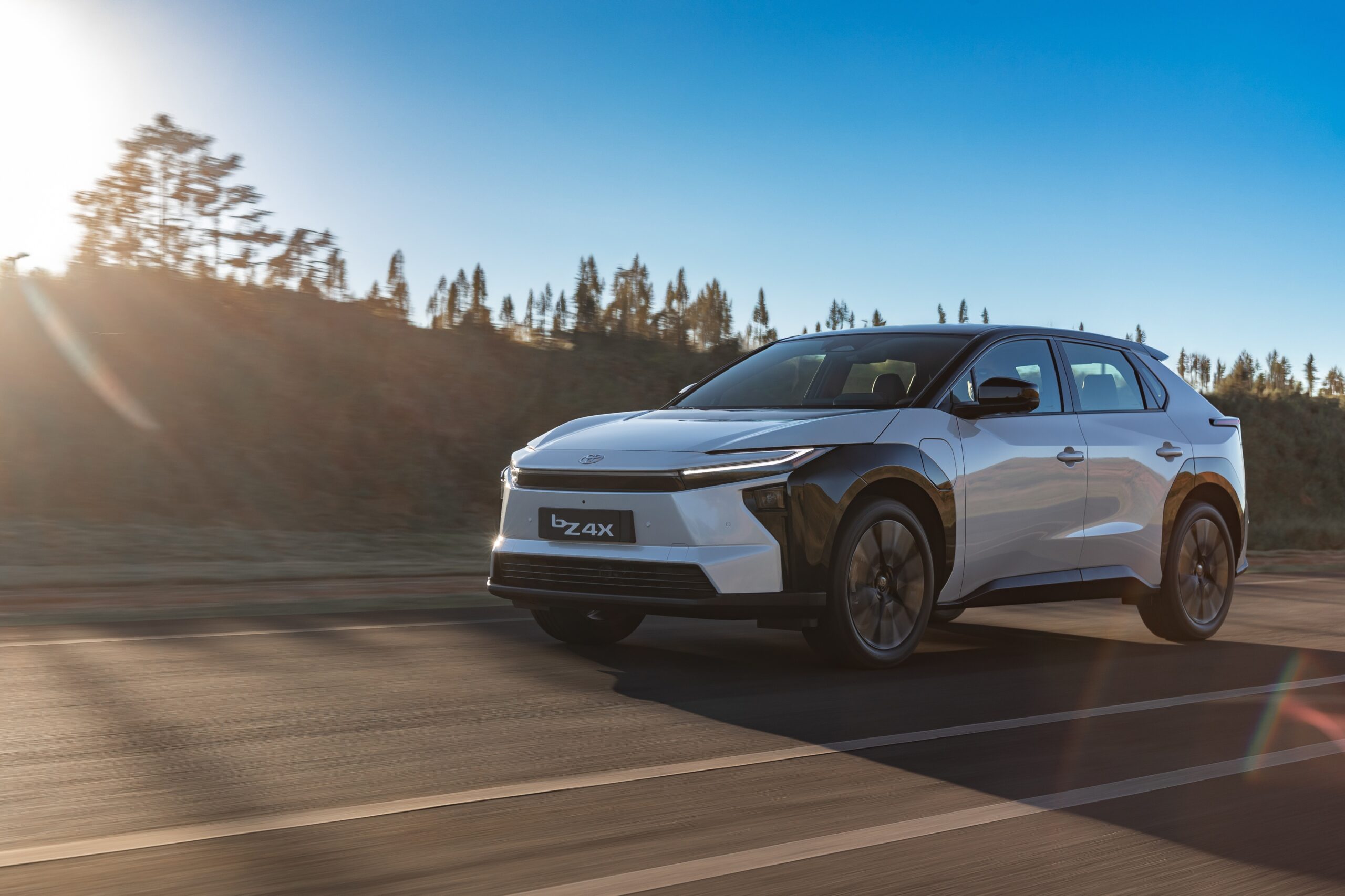 Por R$ 420 mil, o elétrico bZ4X chega na rede Toyota ainda este mês