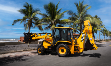 JCB produz em Sorocaba a nova retroescavadeira 3CX Plus