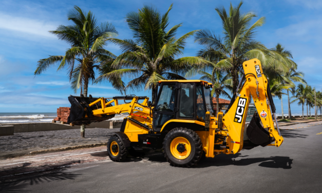 JCB produz em Sorocaba a nova retroescavadeira 3CX Plus
