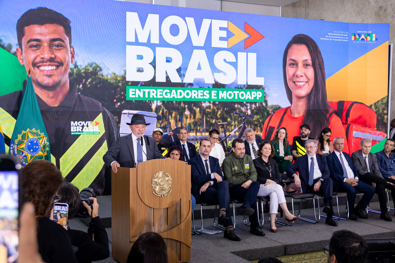 Lula lança Move Brasil – Entregadores e Motoapp