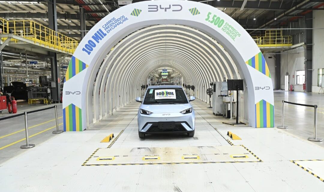 Com 5,5 mil trabalhadores, BYD atinge produção de 100 mil eletrificados