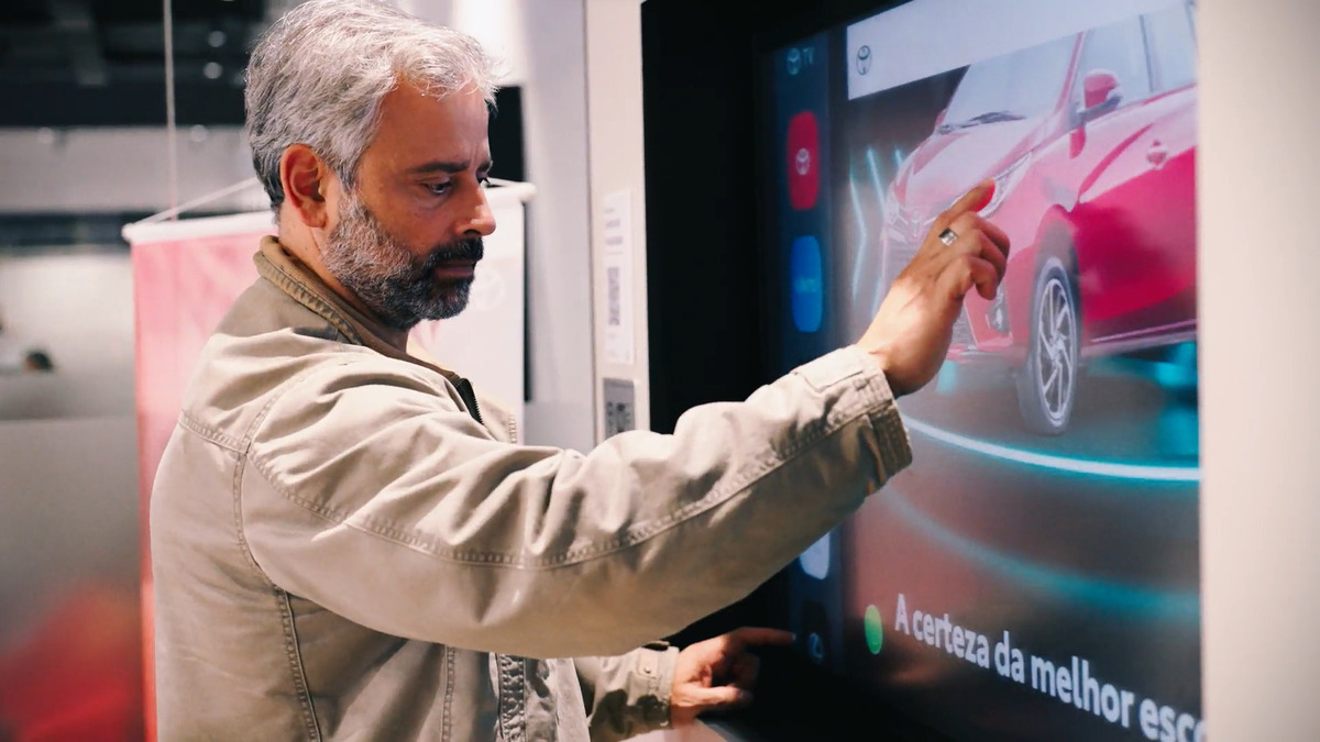 Toyota acelera digitalização das concessionárias em parceria com a Samsung