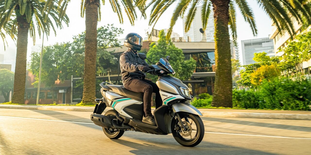 Modelos híbridos impulsionam demanda por motos eletrificadas