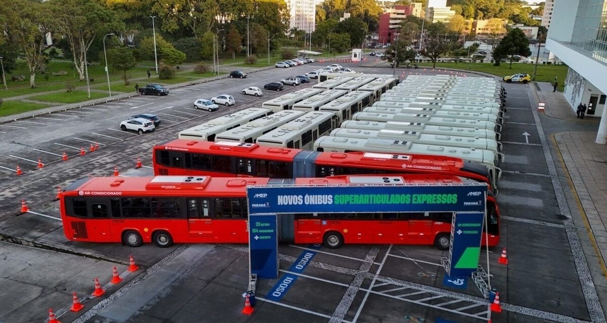 Mercedes-Benz entrega os primeiros Superarticulados em Curitiba