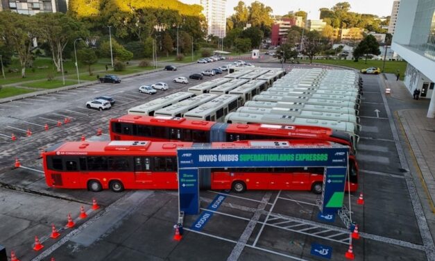 Mercedes-Benz entrega os primeiros Superarticulados em Curitiba